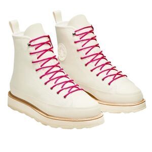 NWT CONVERSE CHUCK TAYLOR CRAFTED LEATHER TERRAIN BOOTS PINK LACES SIZE 9.5